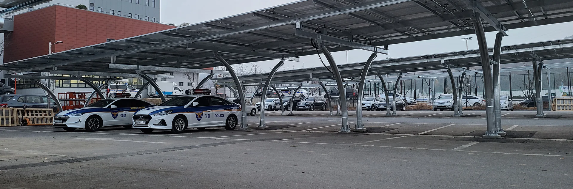 Солнечные навесы над парковкой — станция ODIL ENERGY 555